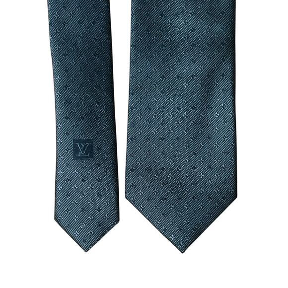 Louis Vuitton Signature Monogram Classic Print 100% Silk Made in Italy